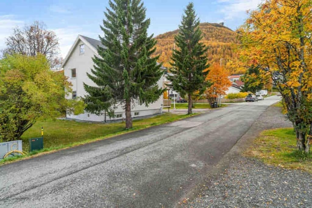 Fin Leilighet I Tromsdalen. Apartment Tromso Bagian luar foto